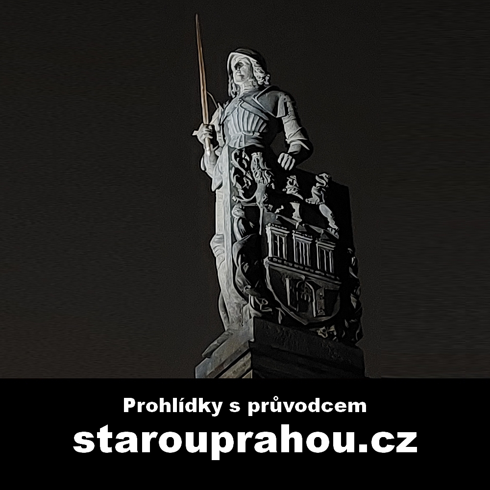 Socha Bruncvíka na Karlově mostě v Praze v noci