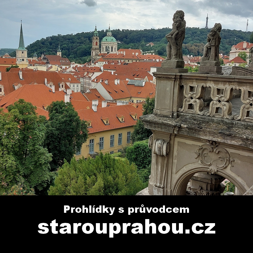 Pohled na Malou Stranu z ochozu Kolovratské zahrady pod Pražským hradem